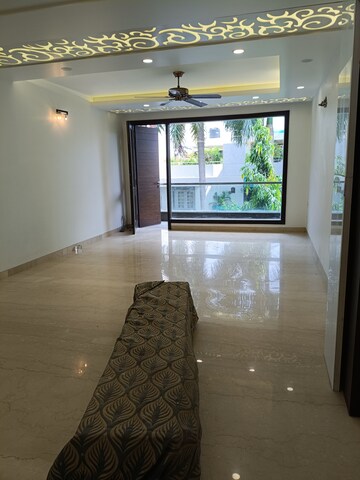 Room in 4 BHK Builder Floor at New Friends Colony – for Sale