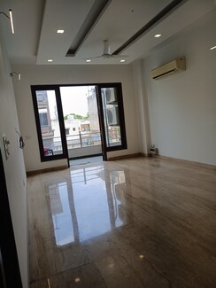 4 BHK + Pooja Room,Servant Room,Study Room,Extra Room Builder Floor For Sale in New Friends Colony