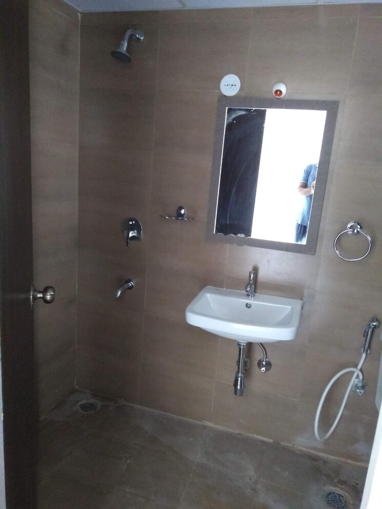 Bathroom, sjr-blue-waters 3 Bedroom 1029 Sq.Ft. Apartment In Off Sarjapur Road Bangalore 9157000