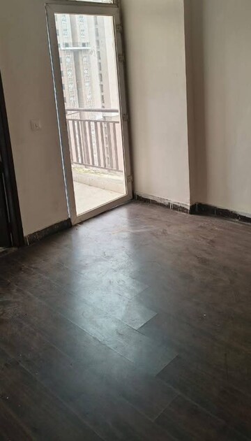 Room in 2 BHK Apartment at Aims Greens Avenue, Sector 4 Greater Noida – for Rent
