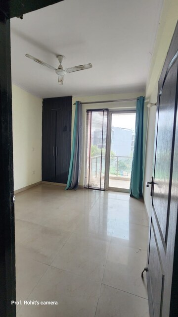 Room in 3 BHK Builder Floor at Ansal API Esencia, Sector 67 – for Rent