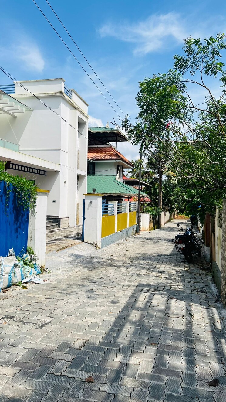 Exterior View, urakam 3 Bedroom 2004 Sq.Ft. Independent House In Urakam Thrissur 9156991