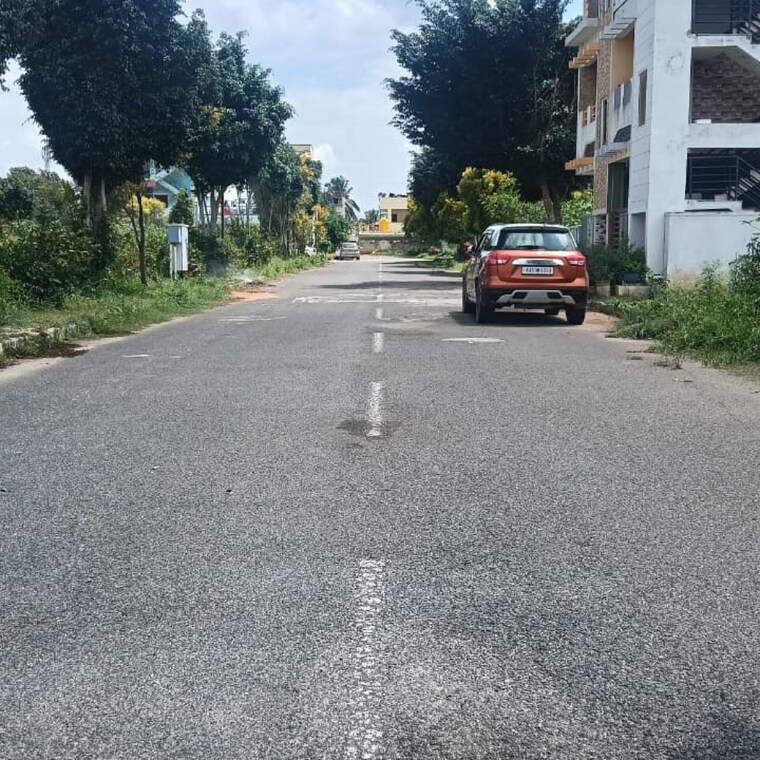  Parking, sampath-building  1200 Sq.Yd. Plot In Jigani Road Bangalore 9157098