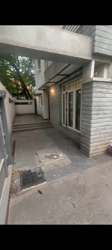 Parking in 5 BHK Independent House at Koramangala – for Rent
