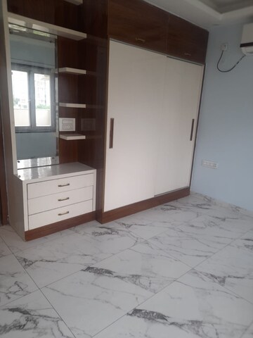 Room in 3 BHK Builder Floor at Ansal API Esencia, Sector 67 – for Rent