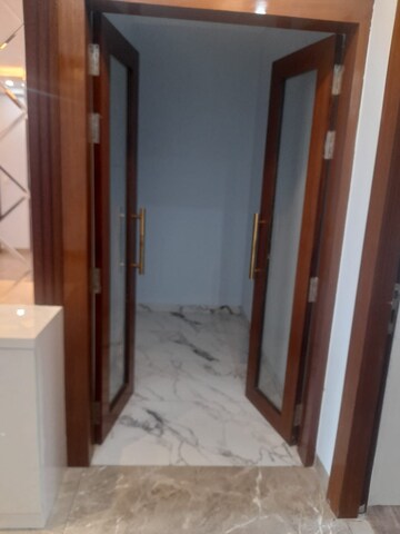 Building Lobby in 3 BHK Builder Floor at Ansal API Esencia, Sector 67 – for Rent