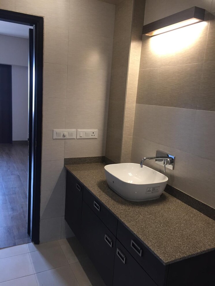 Bathroom, vipul-world-floors 3 Bedroom 360 Sq.Yd. Builder Floor In Sector 48 Gurgaon 9157125
