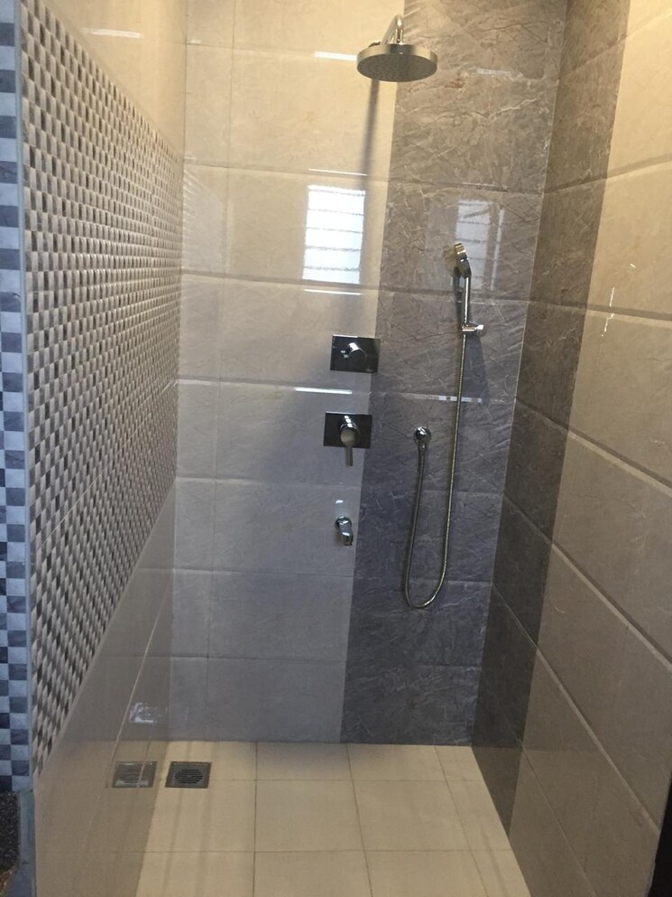 Bathroom, vipul-world-floors 3 Bedroom 360 Sq.Yd. Builder Floor In Sector 48 Gurgaon 9157125