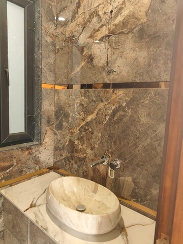 Furnished Amenities in 4 BHK Builder Floor at DLF City Phase IV, Dlf Phase iv – for Rent