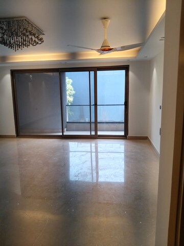 Room in 4 BHK Builder Floor at DLF City Phase IV, Dlf Phase iv – for Rent