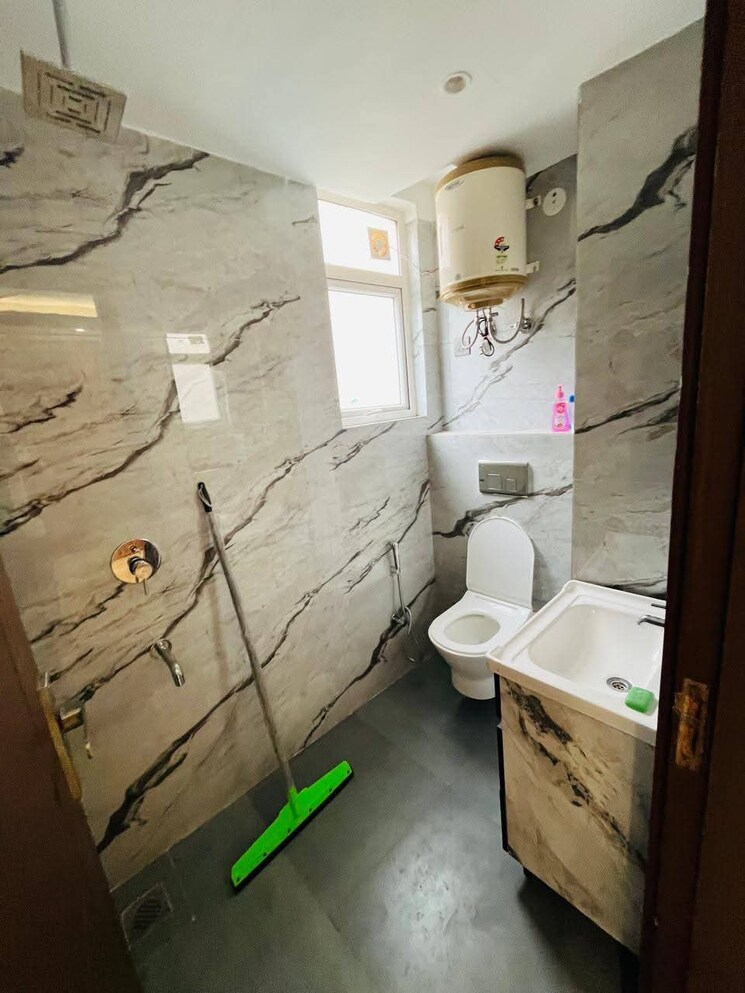 Bathroom, saket 2 Bedroom 850 Sq.Ft. Builder Floor In Saket Delhi 9157152