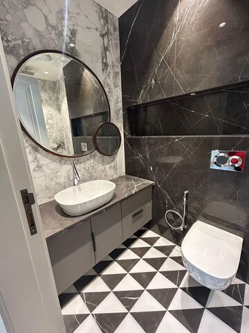 Bathroom in 3.5 BHK Builder Floor at DLF City Phase IV, Dlf Phase iv – for Rent