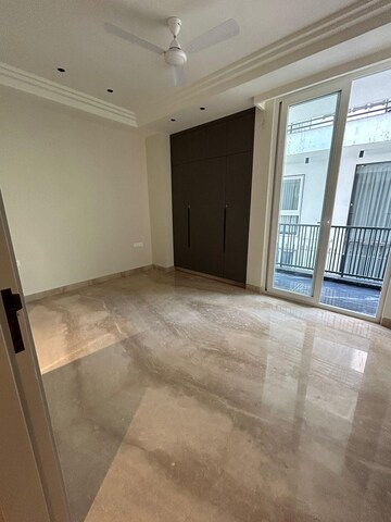 Room in 3.5 BHK Builder Floor at DLF City Phase IV, Dlf Phase iv – for Rent