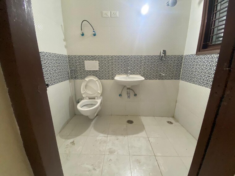 Bathroom, wave-floors-premium 2.5 Bedroom 1355 Sq.Ft. Builder Floor In Wave City Ghaziabad 9157158