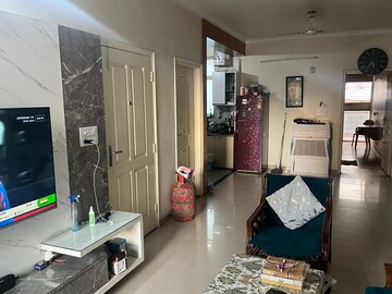 Room in 3 BHK Builder Floor at Ansal API Esencia, Sector 67 – for Rent