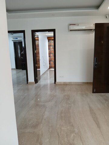 Room in 3 BHK Builder Floor at Ansal Sushant Shopping Arcade, Sector 27 – for Rent