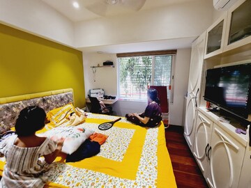 Bedroom in 1 BHK Apartment at Matunga East – for Rent
