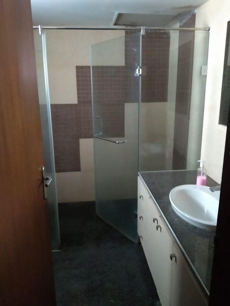 Bathroom, sipani-grande 4 Bedroom 2970 Sq.Ft. Apartment In Koramangala Bangalore 9157312