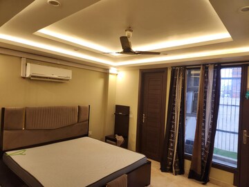 Bedroom in 3 BHK Builder Floor at Dlf Phase I – for Rent