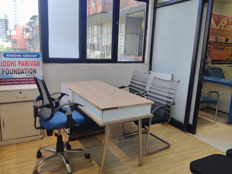 Gym, netaji subhash place Commercial Office Space 685 Sq.Ft. In Netaji Subhash Place Delhi 9157381