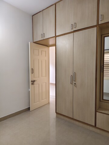 Room in 2 BHK Apartment at Halasuru – for Rent
