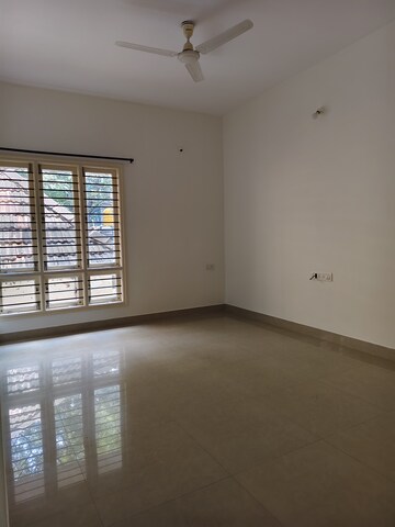 Room in 2 BHK Apartment at Halasuru – for Rent