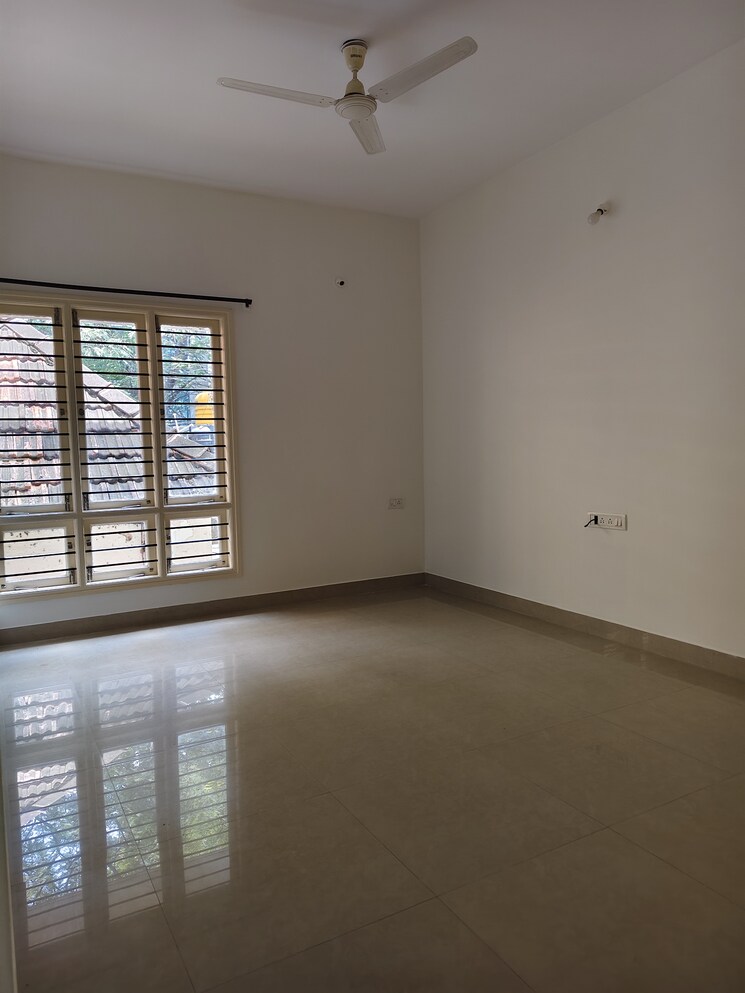 Room, halasuru 2 Bedroom 1000 Sq.Ft. Apartment In Halasuru Bangalore 9157378