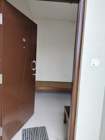 Furnished Amenities in 1 BHK Apartment at Halasuru – for Rent