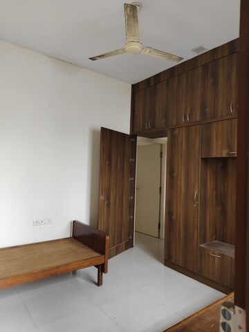 Room in 1 BHK Apartment at Halasuru – for Rent