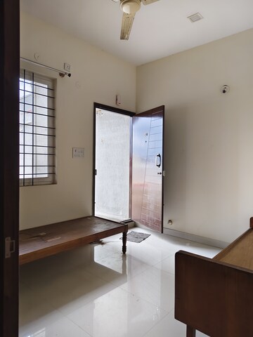 Room in 1 BHK Apartment at Halasuru – for Rent