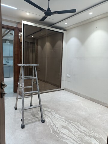 Staircase in 3 BHK Builder Floor at Anand Vihar – for Rent