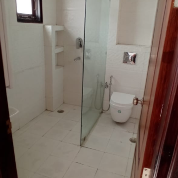 Bathroom in 3 BHK Builder Floor at Eros Rosewood City, Rosewood City – for Rent