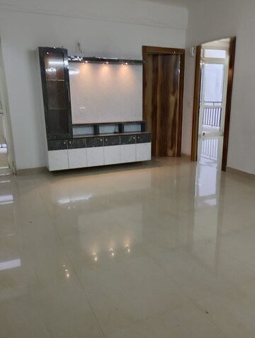 Room in 2 BHK Apartment at Suncity Avenue 76, Sector 76 – for Sale