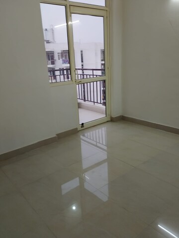 Room in 2 BHK Apartment at Suncity Avenue 76, Sector 76 – for Sale