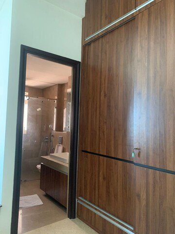 Room in 4 BHK Apartment at Raheja Imperia, Worli – for Rent