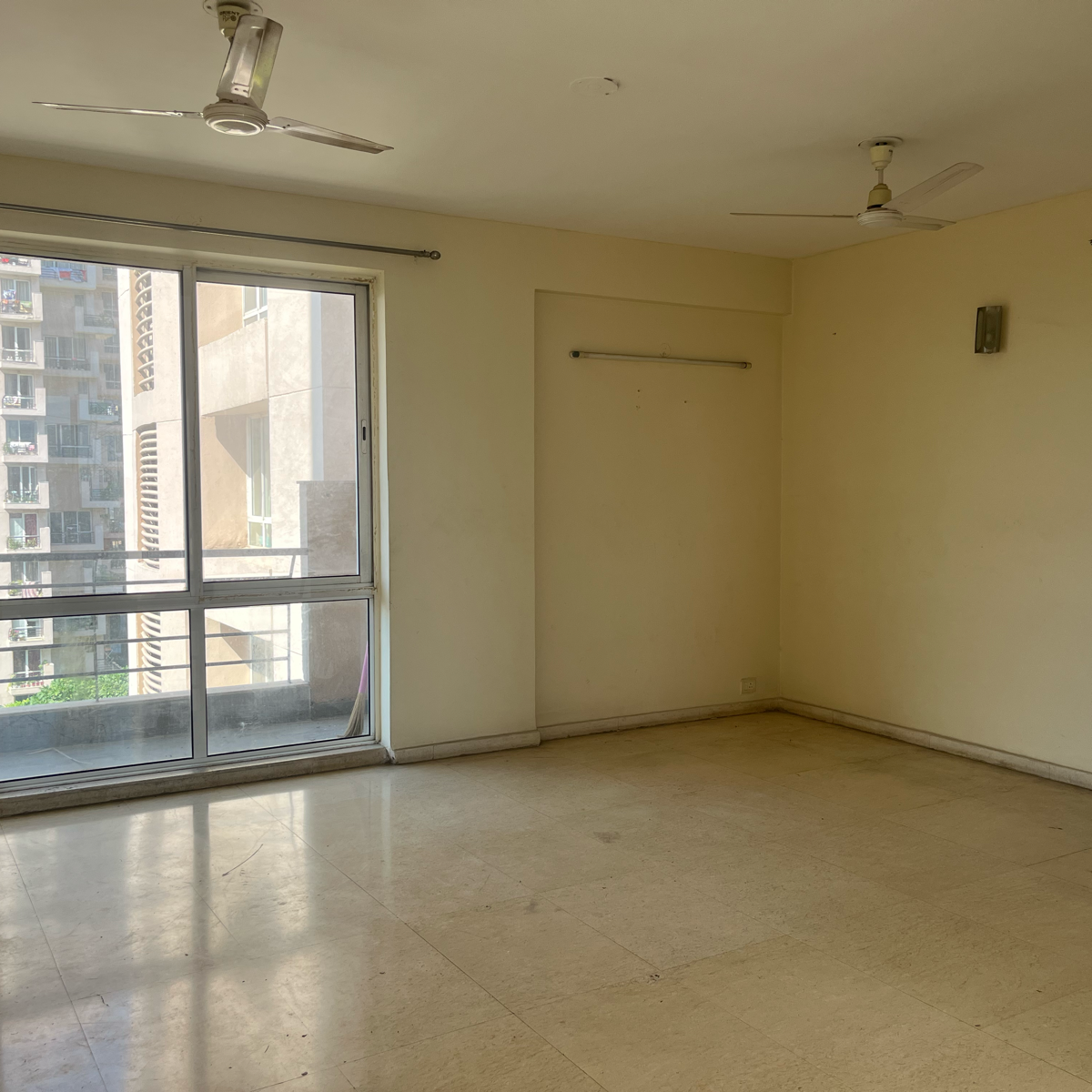 3 BHK + Servant Room 2066 Sq.Ft. Apartment in Unitech Escape