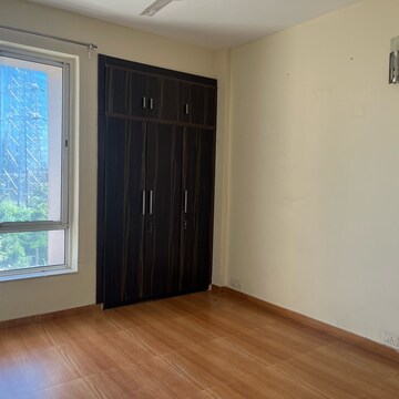 Room in 3 BHK Apartment at Unitech Escape, Rosewood City – for Rent