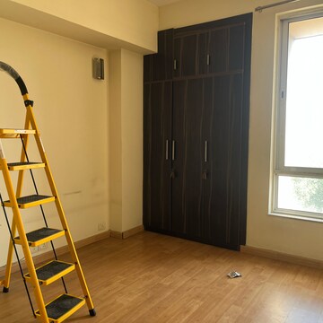 Room in 3 BHK Apartment at Unitech Escape, Rosewood City – for Rent