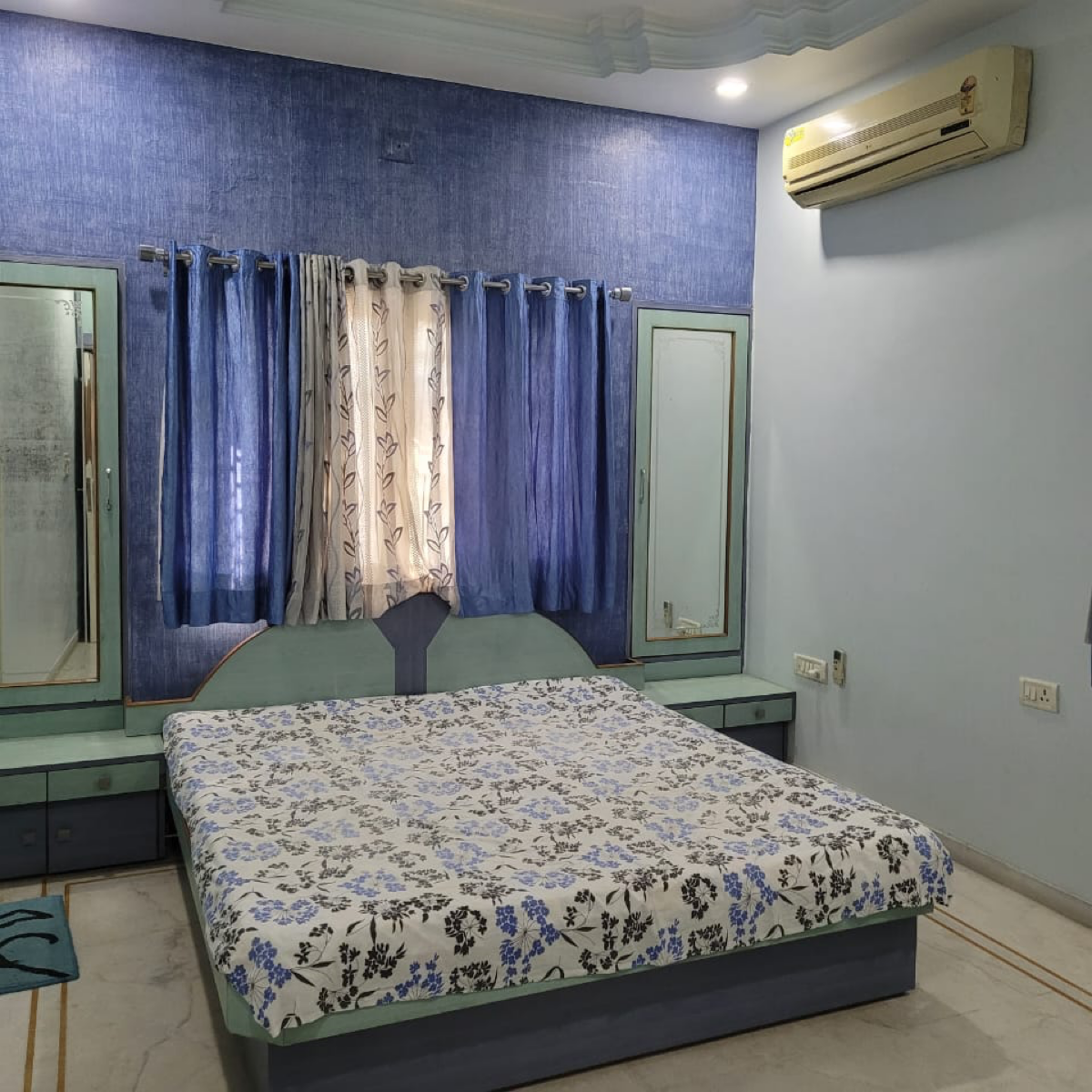 3 BHK + Pooja Room,Servant Room,Study Room Villa For Rent in Sola