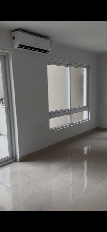 Room in 3 BHK Apartment at Hero Homes Gurgaon, Sector 104 – for Rent