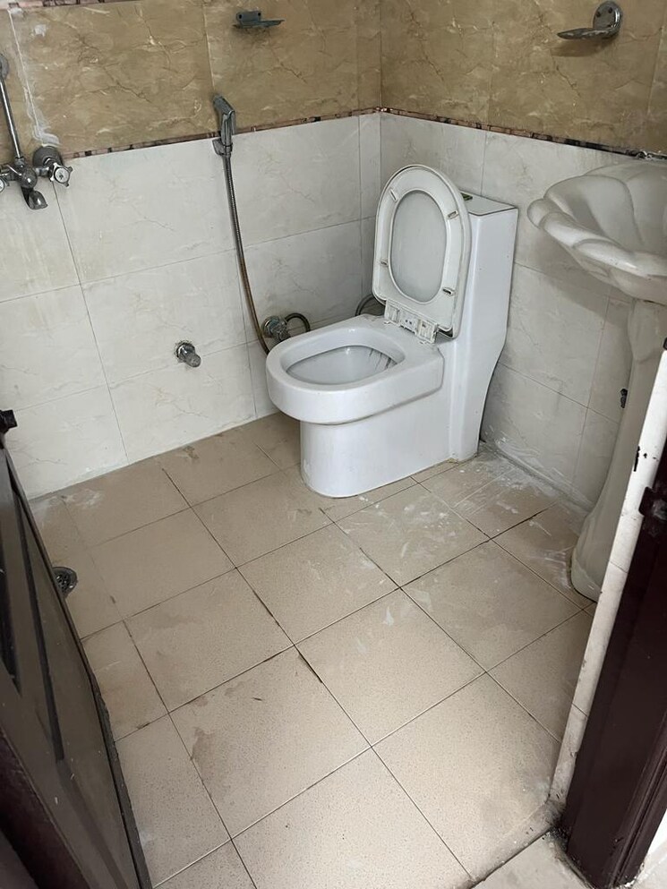 Bathroom, vasundhara sector 5 3 Bedroom 1421 Sq.Ft. Apartment In Vasundhara Sector 5 Ghaziabad 9157505