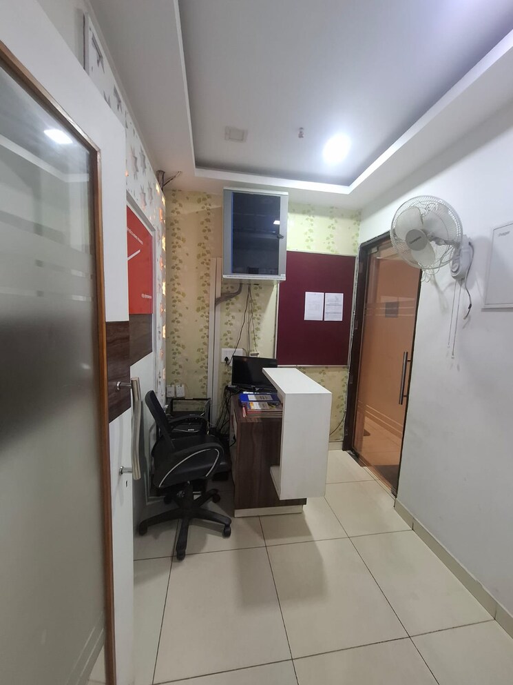 Team Area, netaji subhash place Commercial Office Space 785 Sq.Ft. In Netaji Subhash Place Delhi 9157524