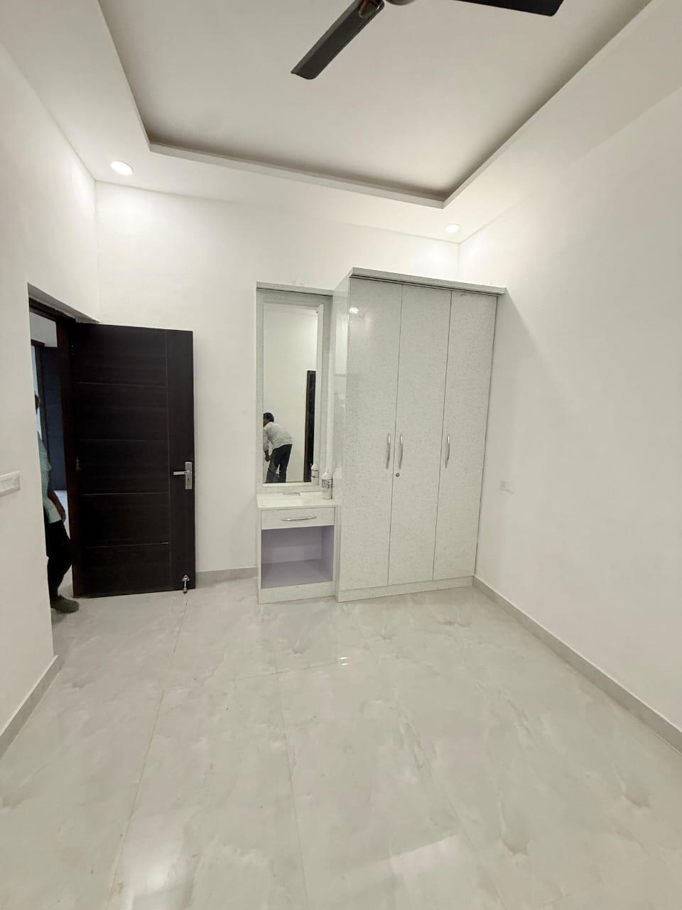 3 BHK + Pooja Room,Servant Room Apartment For Sale in Maj Udai Apartment