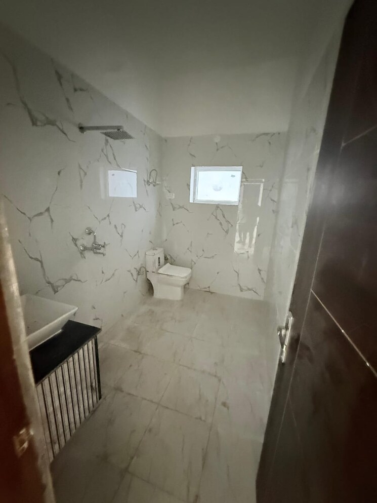 Bathroom, maj-udai-apartment 3 Bedroom 1700 Sq.Ft. Apartment In Sector 29 Noida 9157558