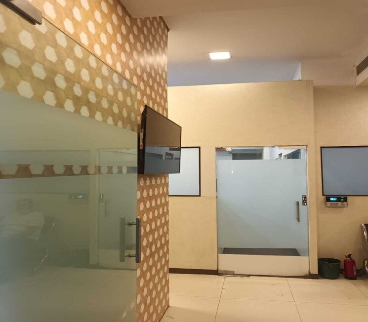 Team Area, dadar east Commercial Office Space 5000 Sq.Ft. In Dadar East Mumbai 9157591