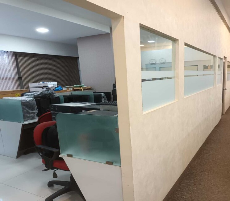 Team Area, dadar east Commercial Office Space 5000 Sq.Ft. In Dadar East Mumbai 9157591