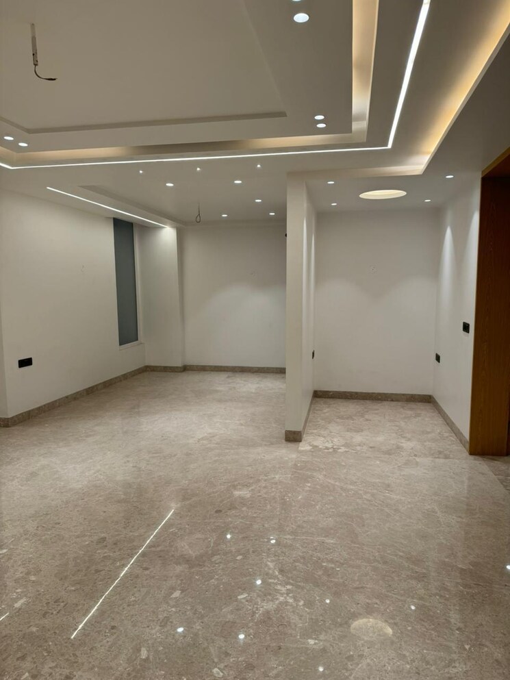 Room, bptp-amstoria 4 Bedroom 2500 Sq.Ft. Builder Floor In Sector 102 Gurgaon 9157669