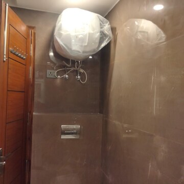 Furnished Amenities in 4 BHK Builder Floor at BPTP Amstoria, Sector 102 – for Sale