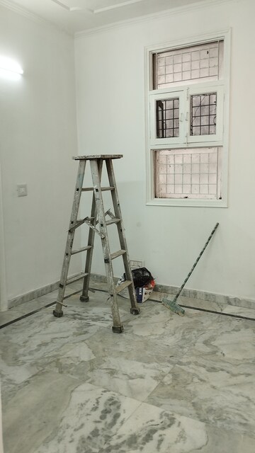 Room in 3 BHK Builder Floor at Green Fields Colony – for Sale