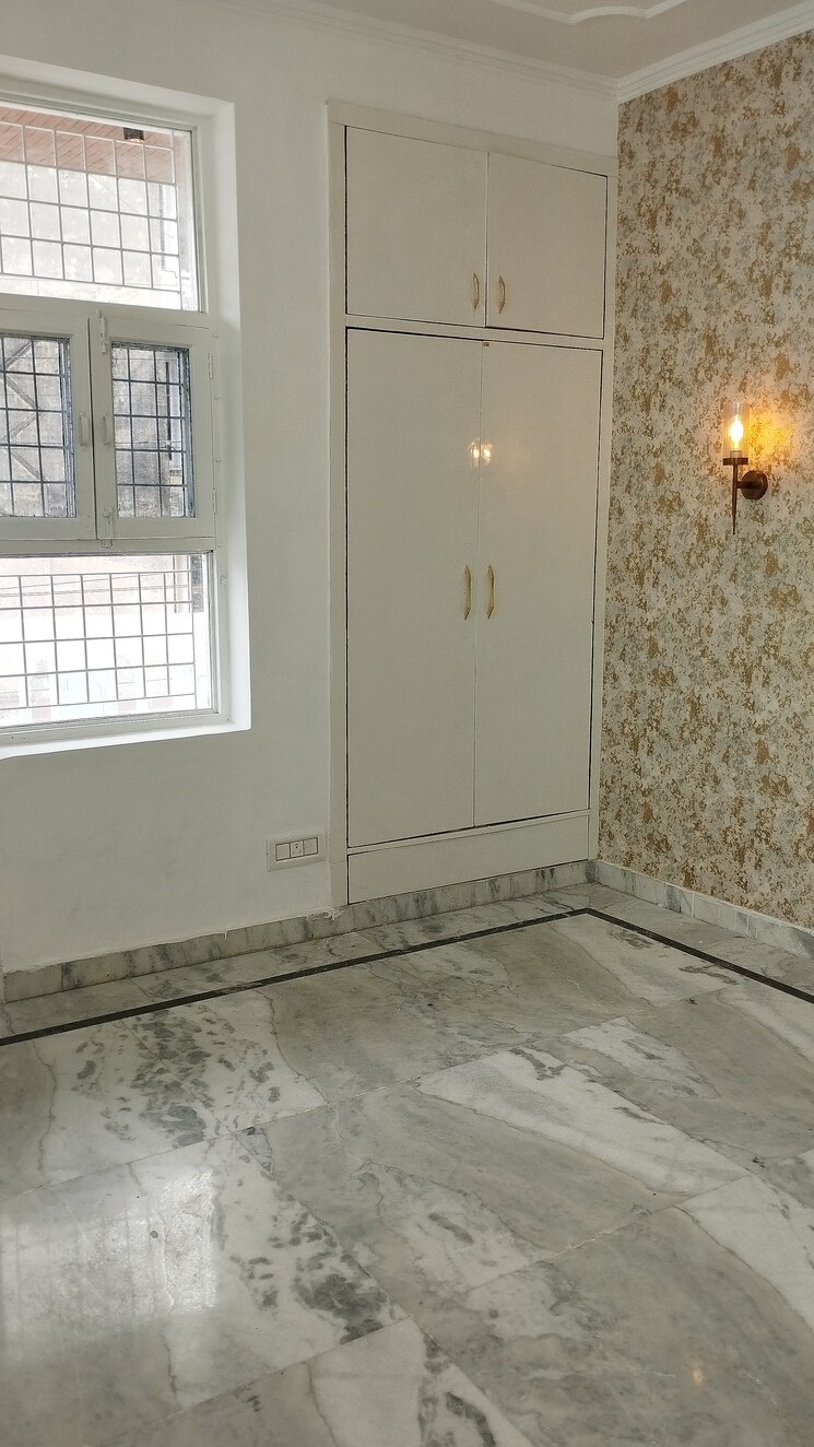 Room, green fields colony 3 Bedroom 160 Sq.Yd. Builder Floor In Green Fields Colony Faridabad 9157698